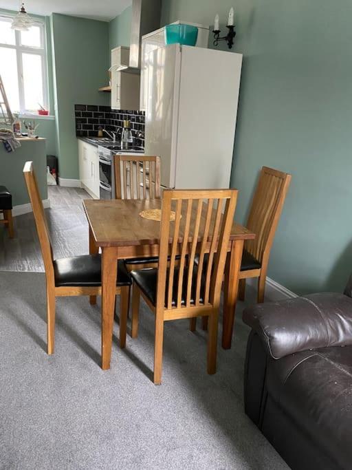 The Flat At The Crooked House Apartment