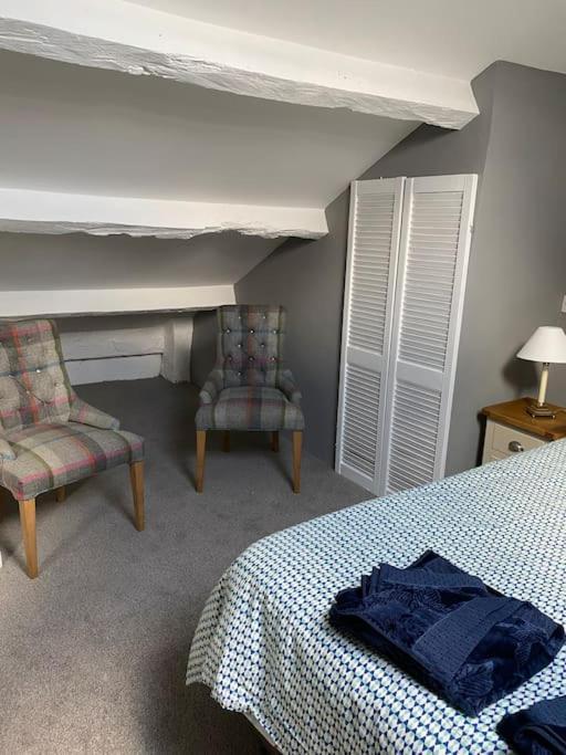 The Flat At The Crooked House Apartment